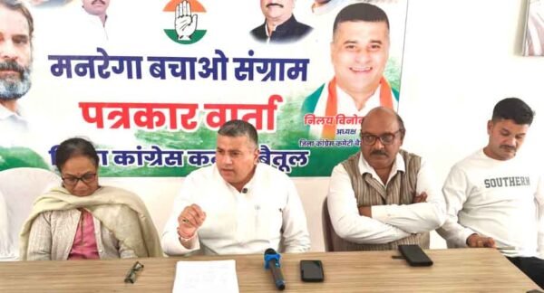 मुद्दों से भटकाने नाम बदलने का