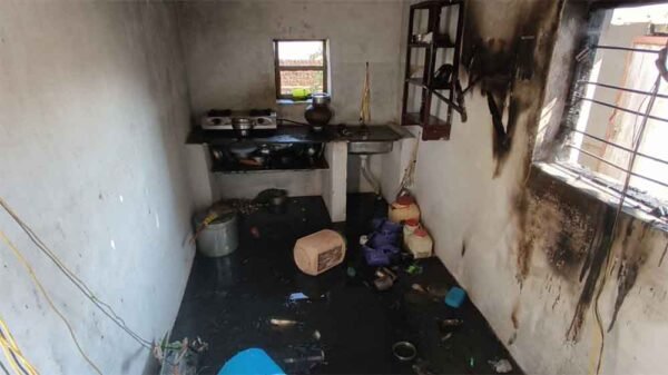 खाली मकान में लगी