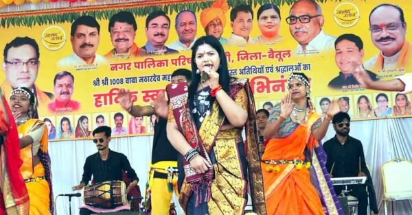 बाबा मठारदेव के मेले में ममता ऊइके के