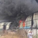 पाइप फैक्ट्री में भीषण आग, तीन