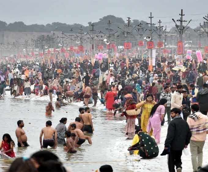 वसंत पंचमी पर प्रयागराज में आस्था का