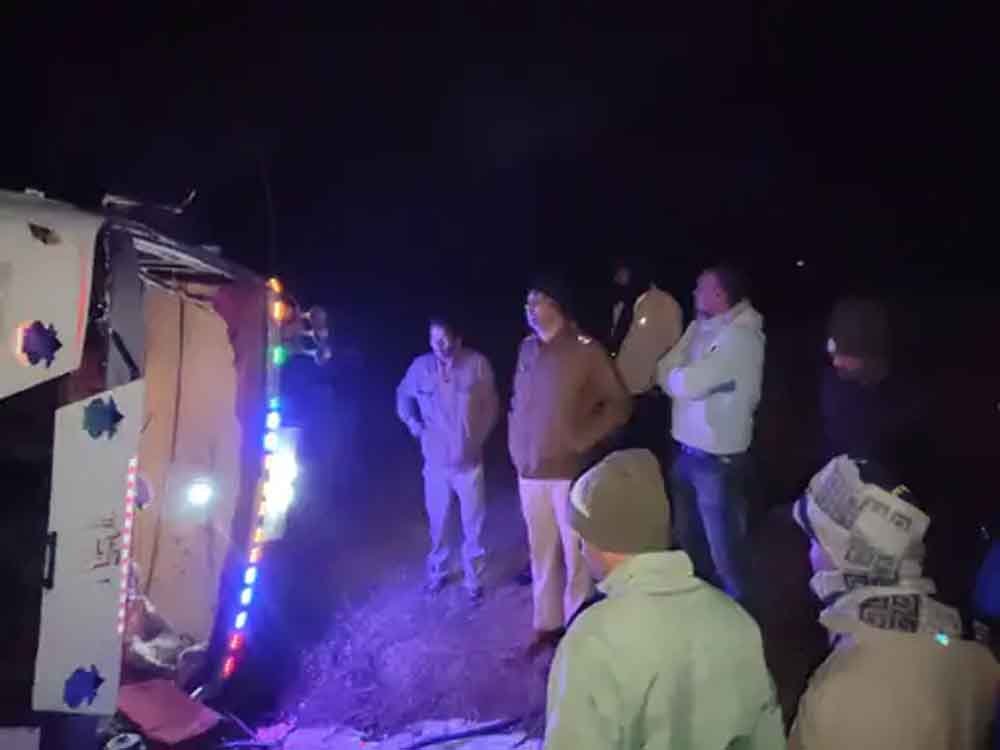 बैतूल–नागपुर फोरलेन पर यात्री बस पलटी