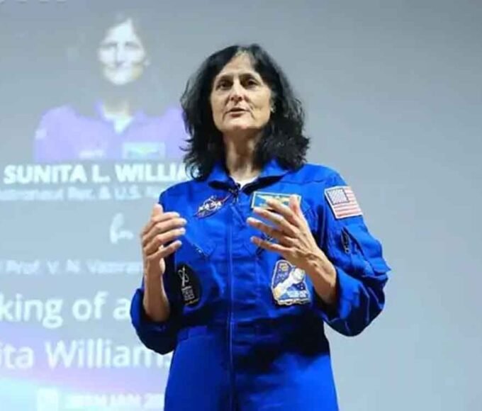 स्पेस रेस में सुरक्षित और सहयोगी मॉडल