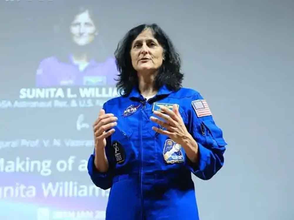 स्पेस रेस में सुरक्षित और सहयोगी मॉडल