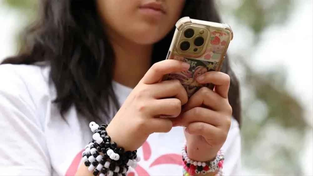 सरकार बच्चों को सोशल मीडिया से