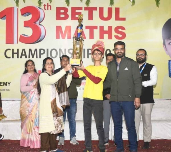 अम्बर वैद्य ने किया परिवार