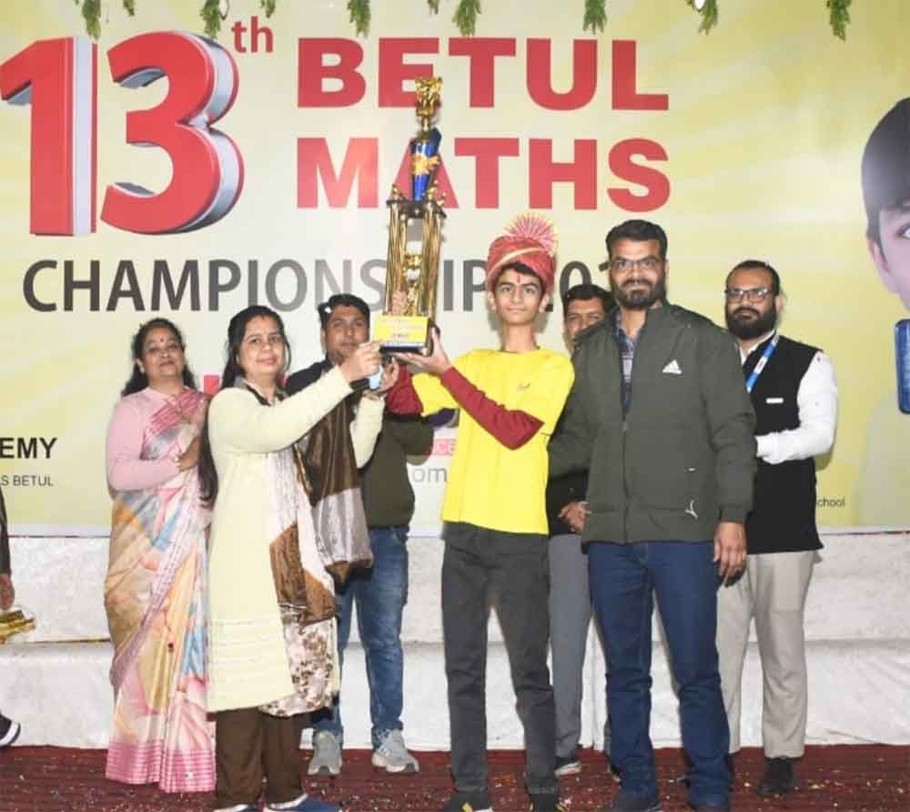 अम्बर वैद्य ने किया परिवार