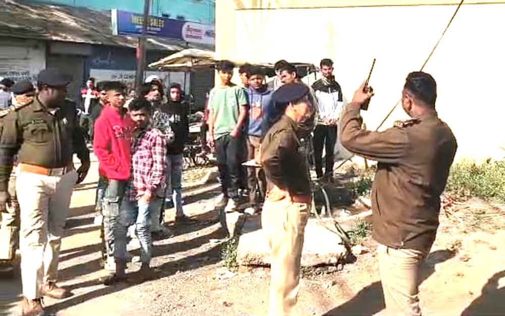 मुशर्रफ और तौफिक ने जलाए