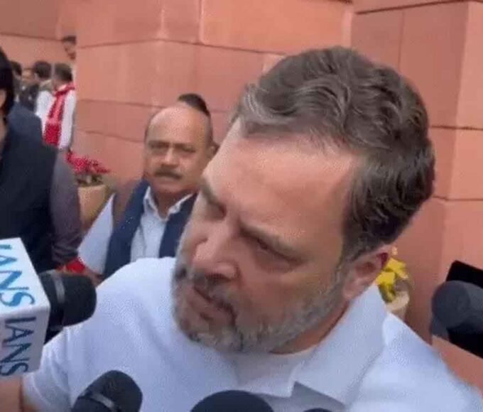 लोकसभा में हंगामा, राहुल गांधी–