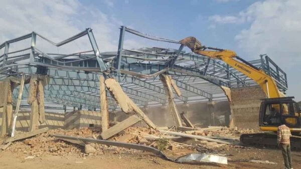 सिंहस्थ क्षेत्र में बुलडोजर एक्शन के