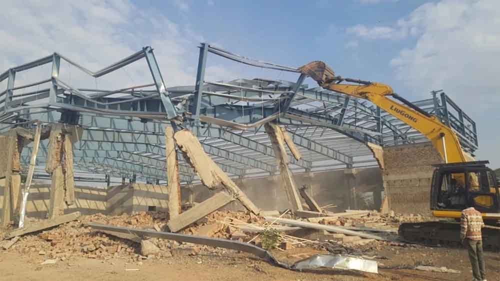 सिंहस्थ क्षेत्र में बुलडोजर एक्शन के