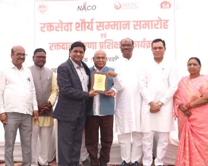 रक्तदाताओं का सम्मान करना गर्व