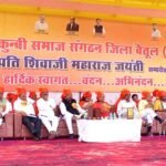 मूर्ति पर किया गया माल्यार्पण,