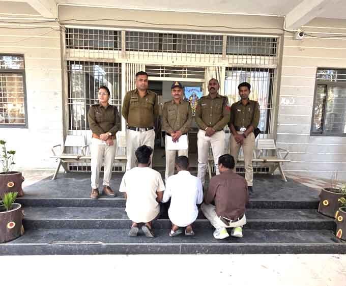 प्रेम जाल में फंसाकर हड़पे 5 तोले