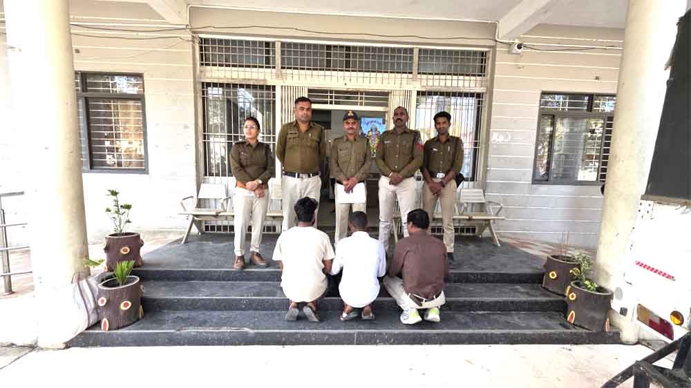 प्रेम जाल में फंसाकर हड़पे 5 तोले