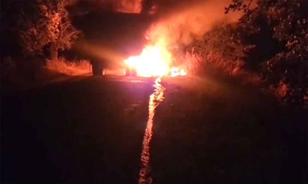 रेत से भरे डम्पर में भीषण आग: