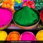 मंदिरों के फूलों से बन रहा हर्बल गुलाल