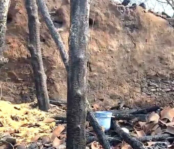 : खेत के मकान में लगी