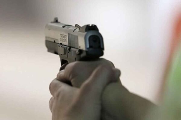 नकली पिस्टल से