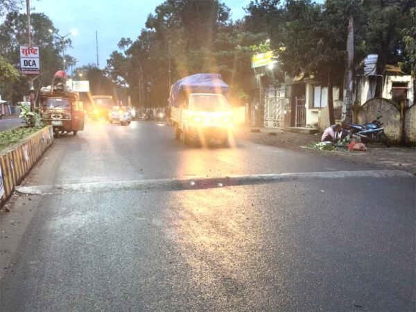 अंधे बना रहे ब्रेकर, गूंगे बोल रहे वाह