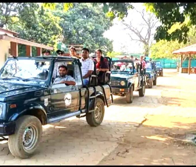 सतपुड़ा टाइगर रिजर्व में कर्मचारियों