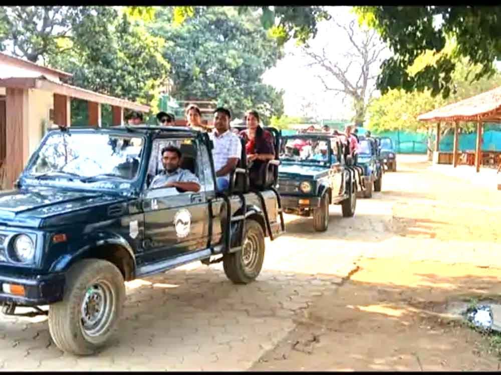 सतपुड़ा टाइगर रिजर्व में कर्मचारियों