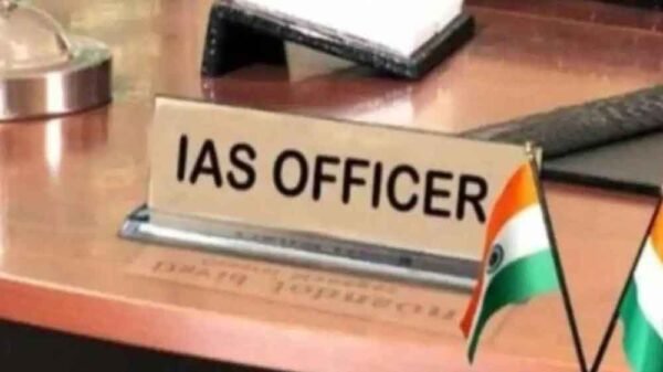 11 IAS और 3 राज्य प्रशासनिक