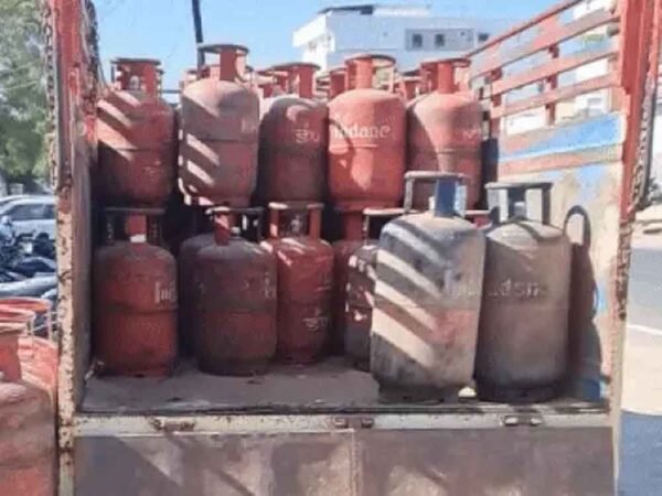 घरेलू LPG सिलेंडर 60 रुपए महंगा,