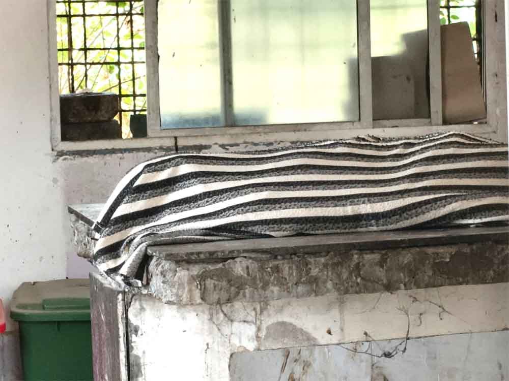 जहर खाने से युवती