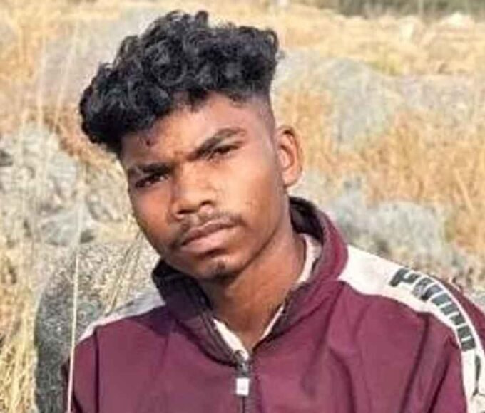 रेलवे ट्रैक पर मिला