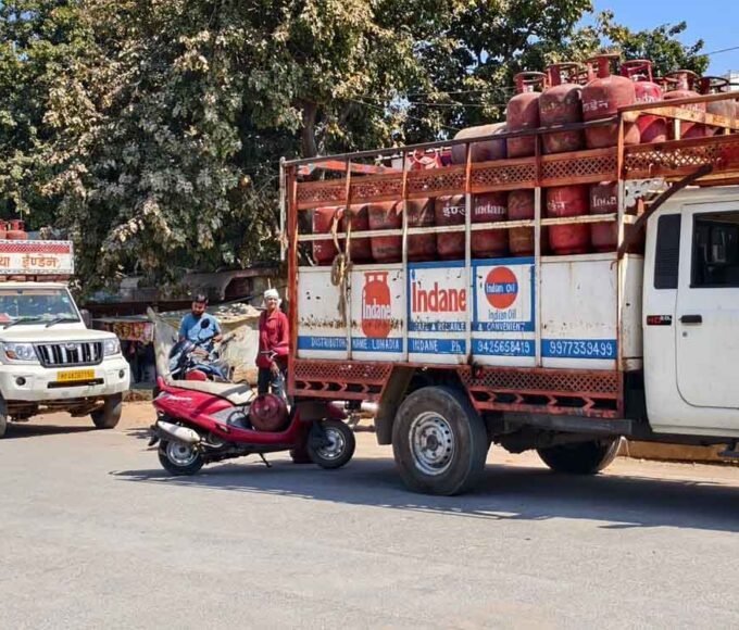 अफवाहों ने खड़ा किया