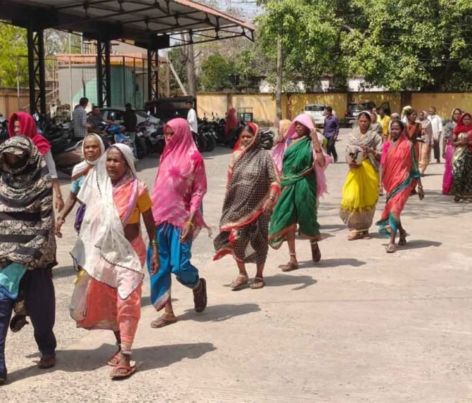 गांव में गहराया जल संकट, ग्रामीणों