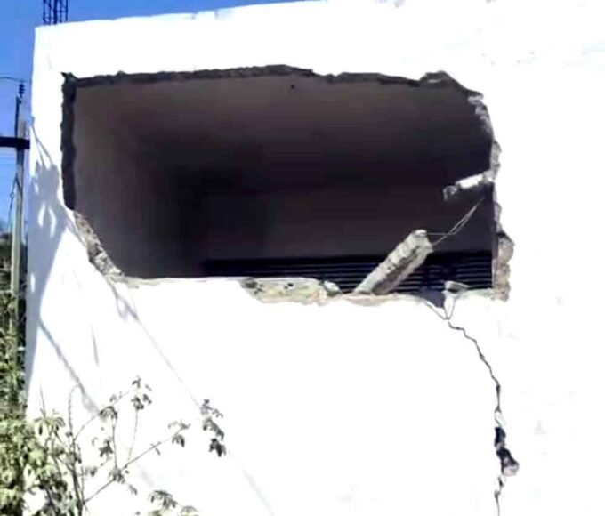 दीवार गिरने से महिला