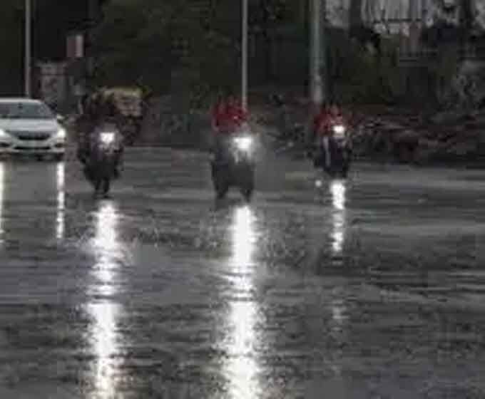 बेमौसम बारिश-ओलावृष्टि से बिगड़ा मौसम