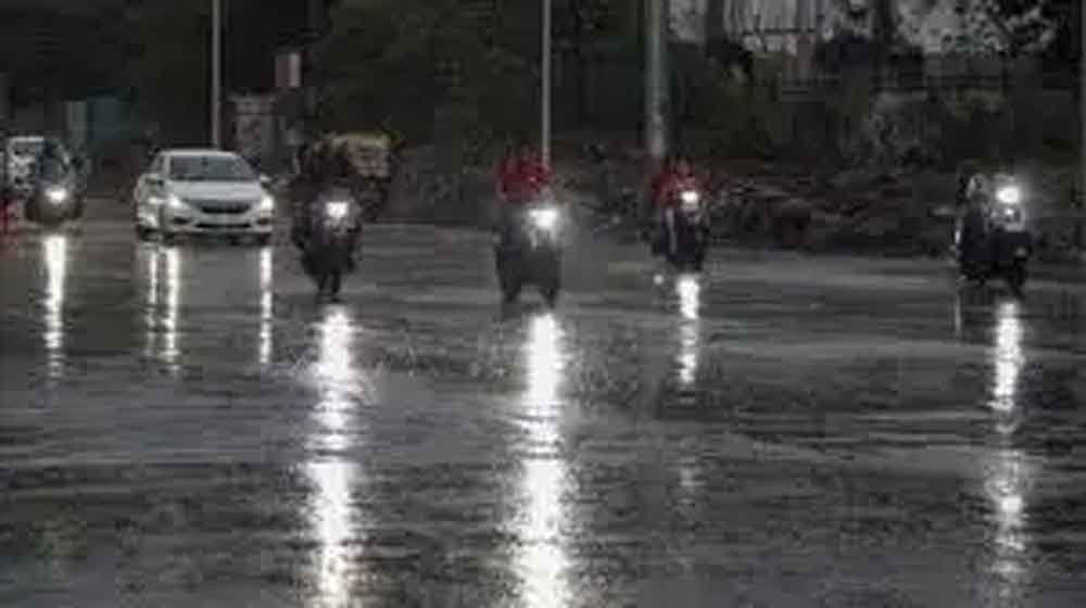 बेमौसम बारिश-ओलावृष्टि से बिगड़ा मौसम