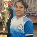 गरीबी और संघर्ष के बीच चमकी राखी