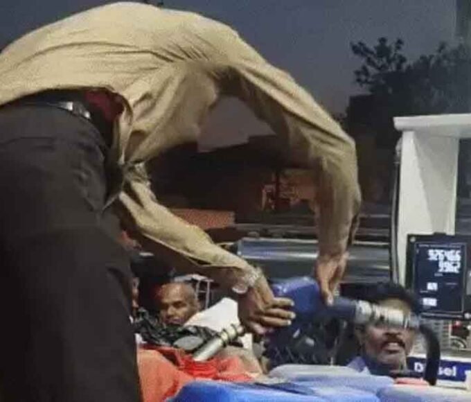 अफवाह से मचा हड़कंप: पेट्रोल पंपों पर