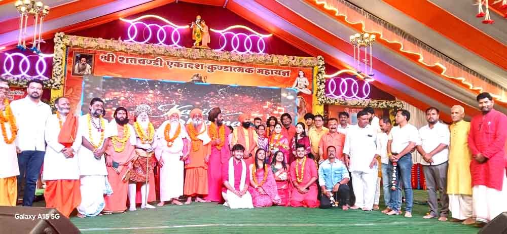 भक्ति का सागर उमड़ा: भजन संध्या में