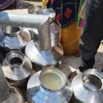 हैंडपंप से निकल रहे कीड़े, दो गांवों के