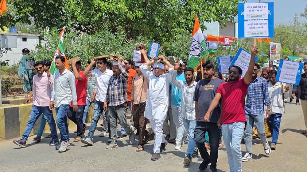 महंगाई के खिलाफ कांग्रेस का अनोखा