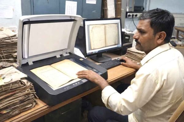 स्कैनिंग में फंसा राजस्व रिकॉर्ड,