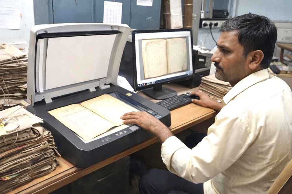 स्कैनिंग में फंसा राजस्व रिकॉर्ड,