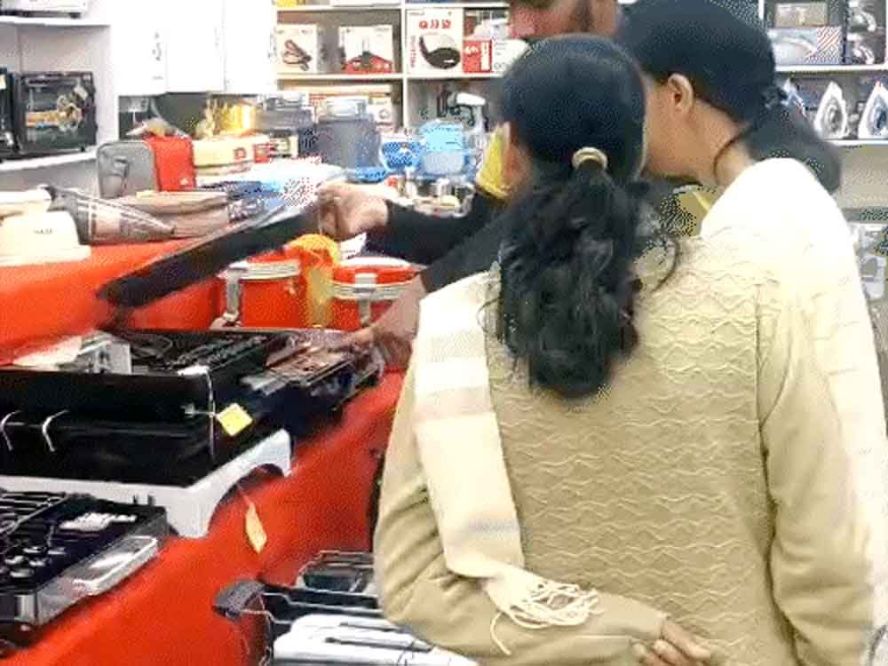 गैस संकट से बढ़ी इंडक्शन हीटर की