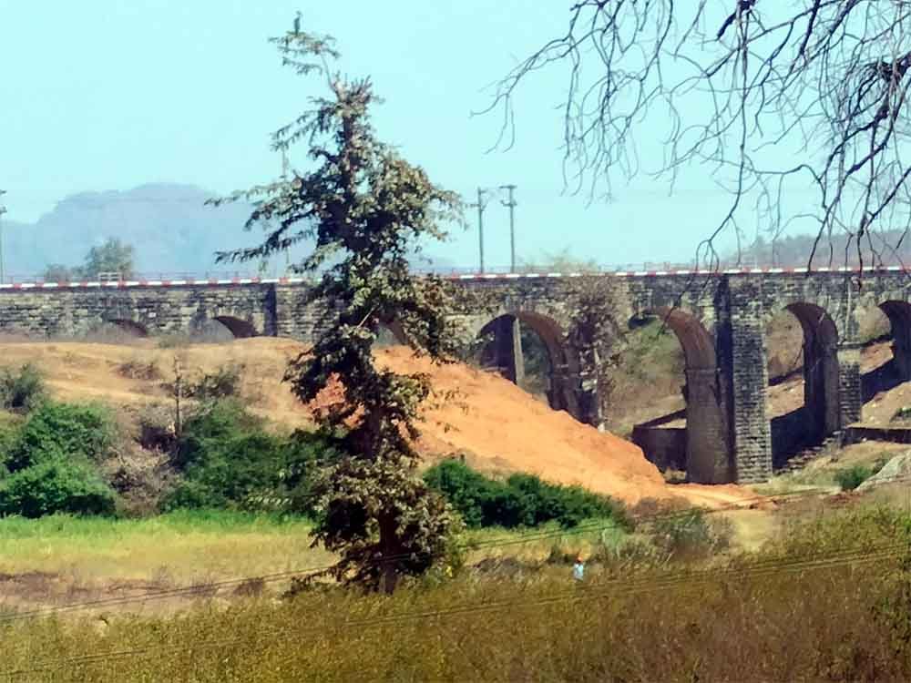 तीसरी लाइन निर्माण के बीच शासकीय