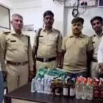 अवैध रूप से शराब बेचते युवक को