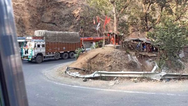 बरेठा घाट में NH-46 फोरलेन को