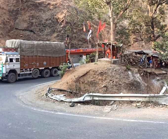 बरेठा घाट में NH-46 फोरलेन को