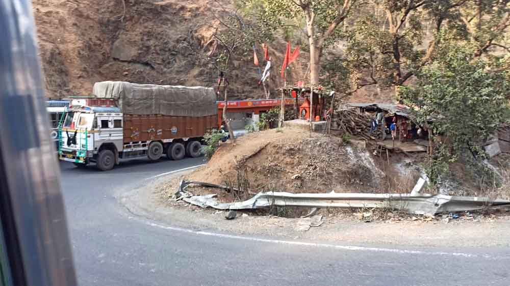 बरेठा घाट में NH-46 फोरलेन को