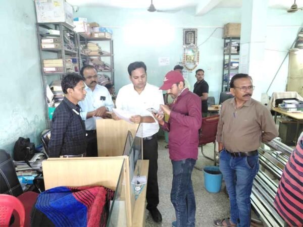 नगर पालिका कर्मचारियों की लापरवाही