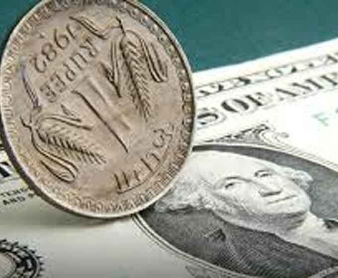 डॉलर के मुकाबले रुपया फिर कमजोर,